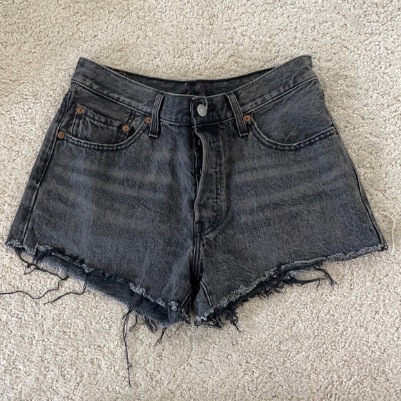 Levi 501 jean shorts distressed black - Picture 1 of 6